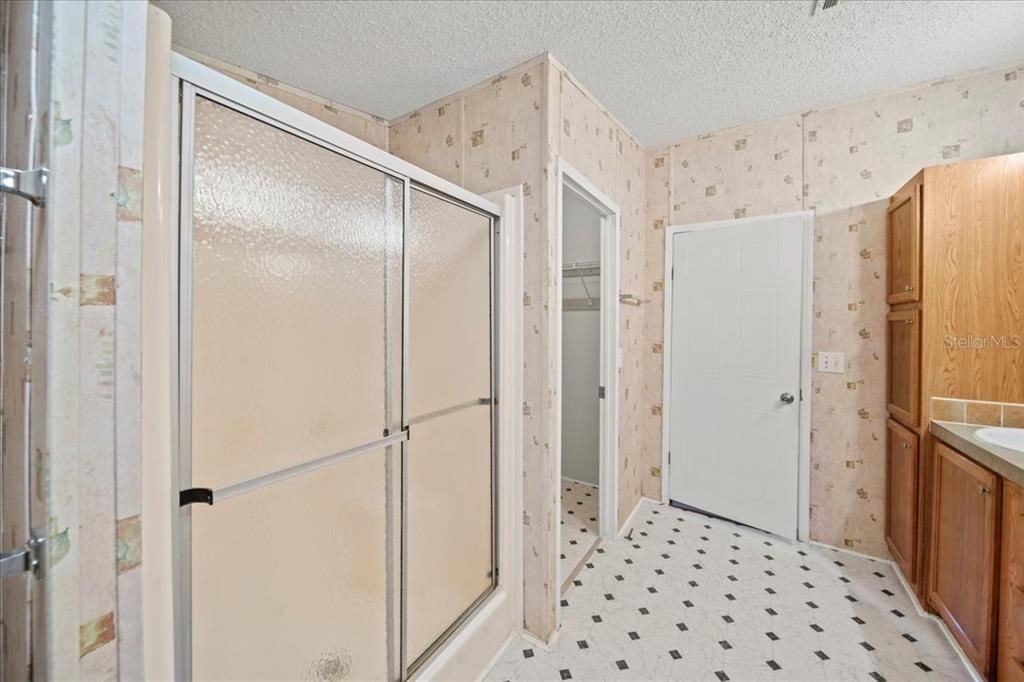 For Sale: $200,000 (3 beds, 2 baths, 1728 Square Feet)