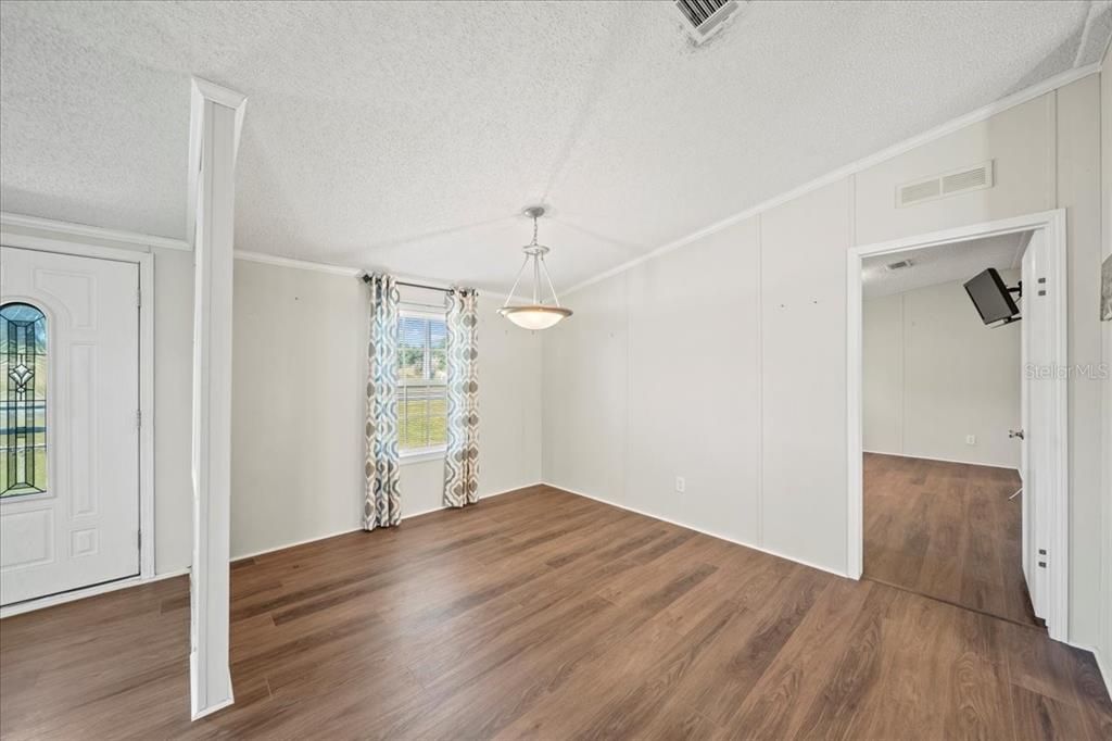 For Sale: $200,000 (3 beds, 2 baths, 1728 Square Feet)