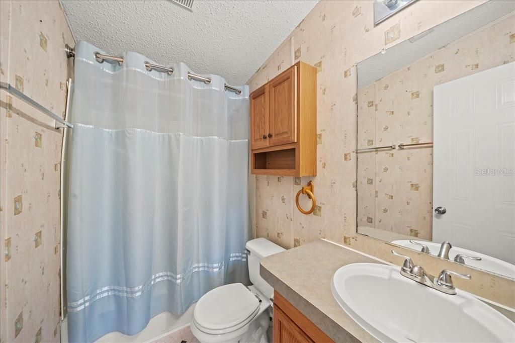 For Sale: $200,000 (3 beds, 2 baths, 1728 Square Feet)
