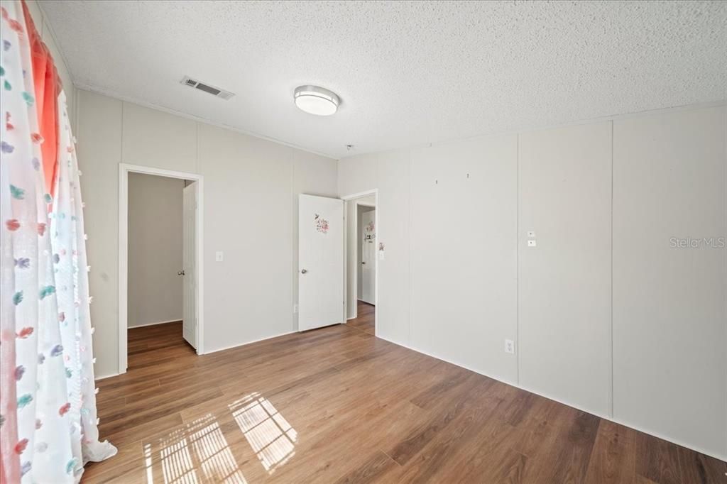 For Sale: $200,000 (3 beds, 2 baths, 1728 Square Feet)