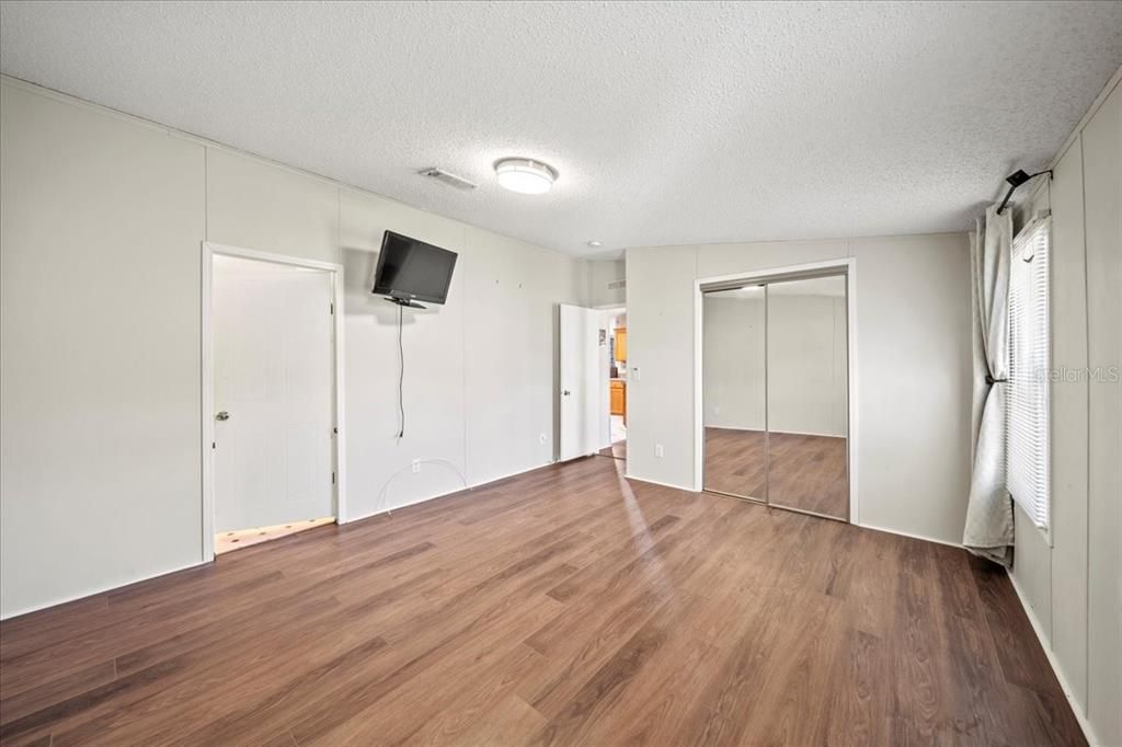 For Sale: $200,000 (3 beds, 2 baths, 1728 Square Feet)