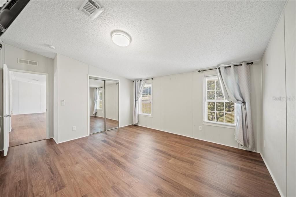 For Sale: $200,000 (3 beds, 2 baths, 1728 Square Feet)