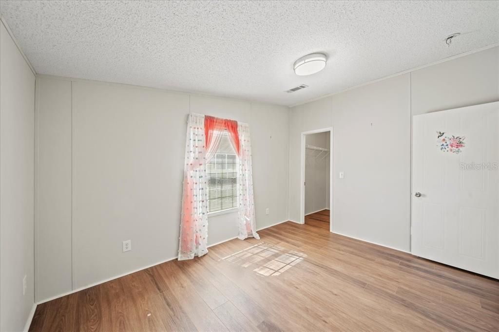 For Sale: $200,000 (3 beds, 2 baths, 1728 Square Feet)