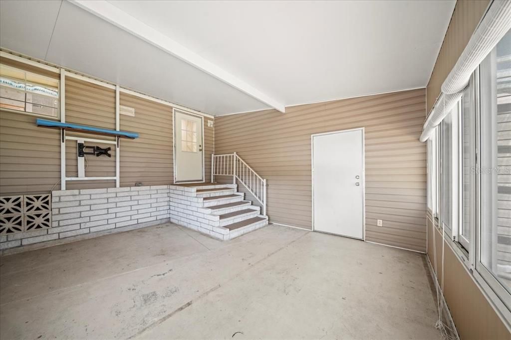 For Sale: $200,000 (3 beds, 2 baths, 1728 Square Feet)