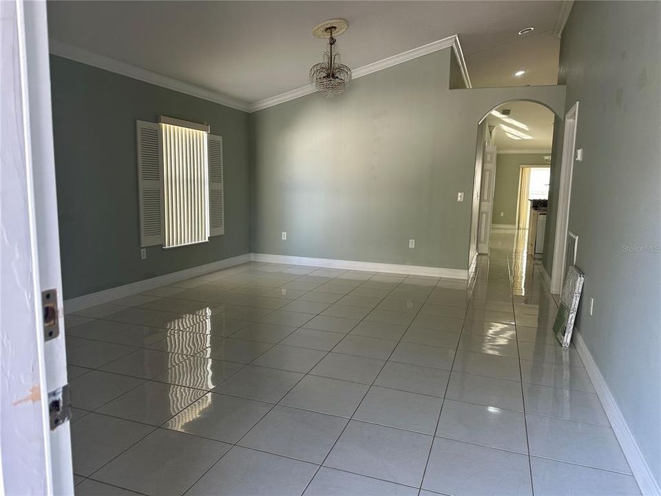 Под контрактом: $2,600 (3 спален, 2 ванн, 1704 Квадратных фут)