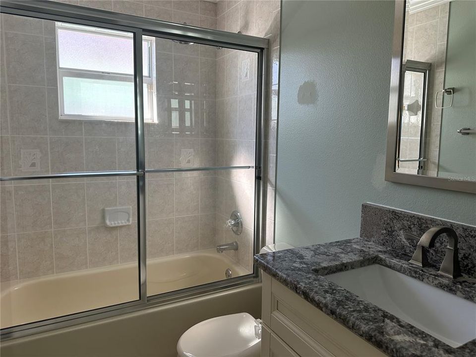 Под контрактом: $2,600 (3 спален, 2 ванн, 1704 Квадратных фут)