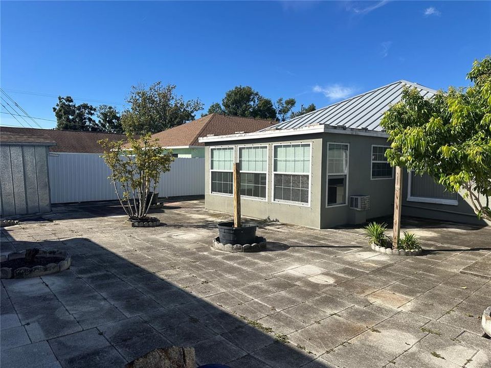 Под контрактом: $2,600 (3 спален, 2 ванн, 1704 Квадратных фут)