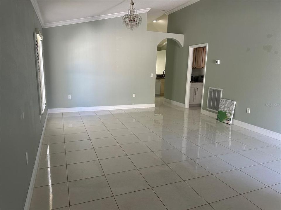 Под контрактом: $2,600 (3 спален, 2 ванн, 1704 Квадратных фут)