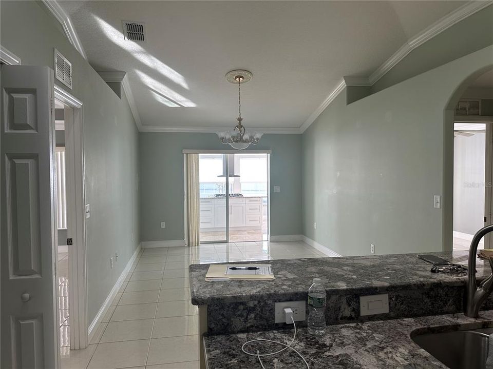 Под контрактом: $2,600 (3 спален, 2 ванн, 1704 Квадратных фут)