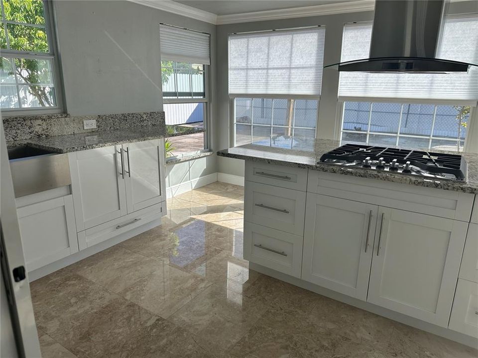 Под контрактом: $2,600 (3 спален, 2 ванн, 1704 Квадратных фут)