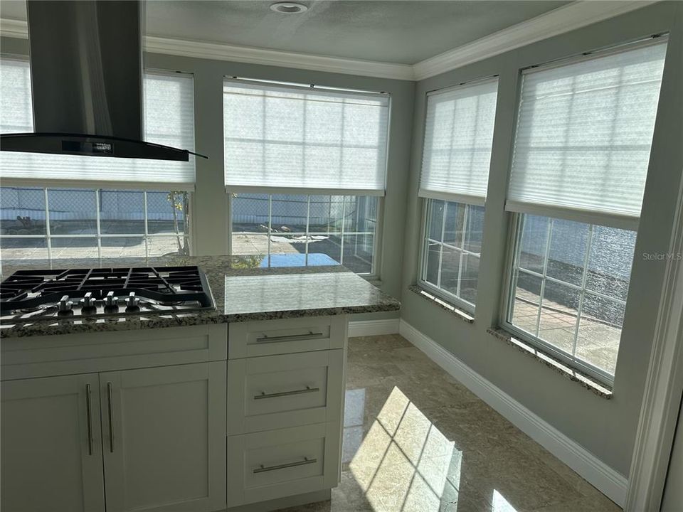 Под контрактом: $2,600 (3 спален, 2 ванн, 1704 Квадратных фут)