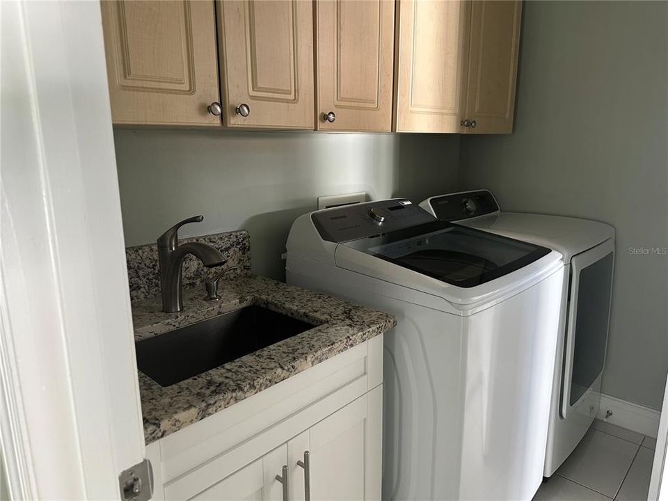 Под контрактом: $2,600 (3 спален, 2 ванн, 1704 Квадратных фут)