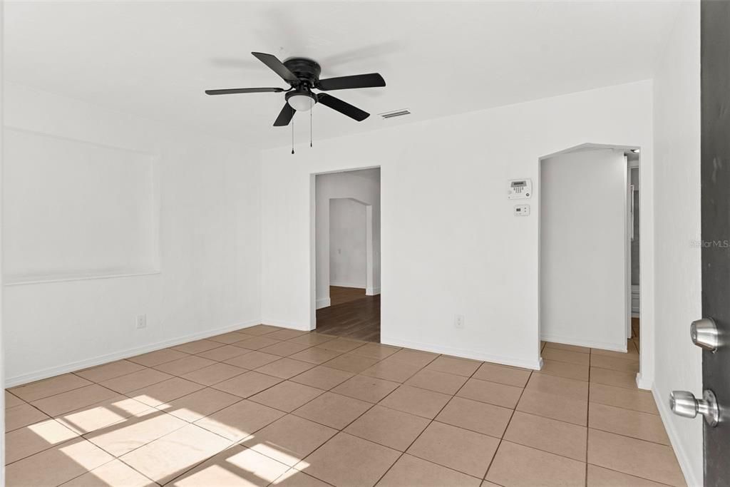 For Sale: $349,200 (3 beds, 2 baths, 988 Square Feet)