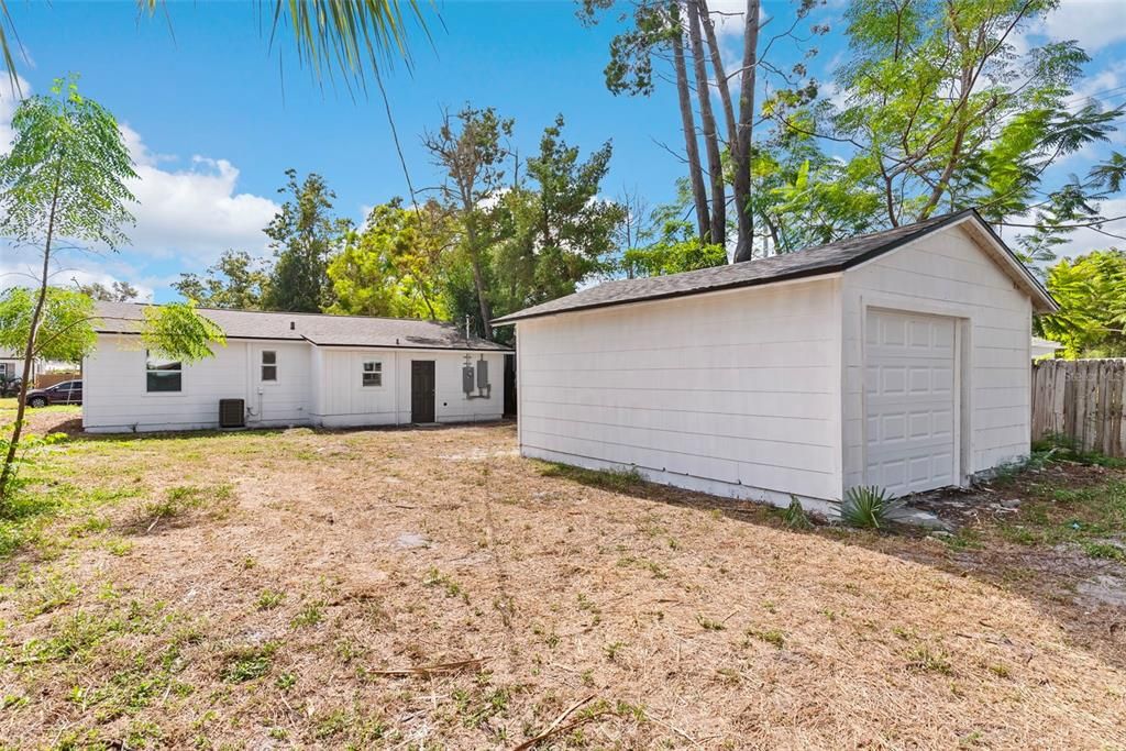 For Sale: $349,200 (3 beds, 2 baths, 988 Square Feet)