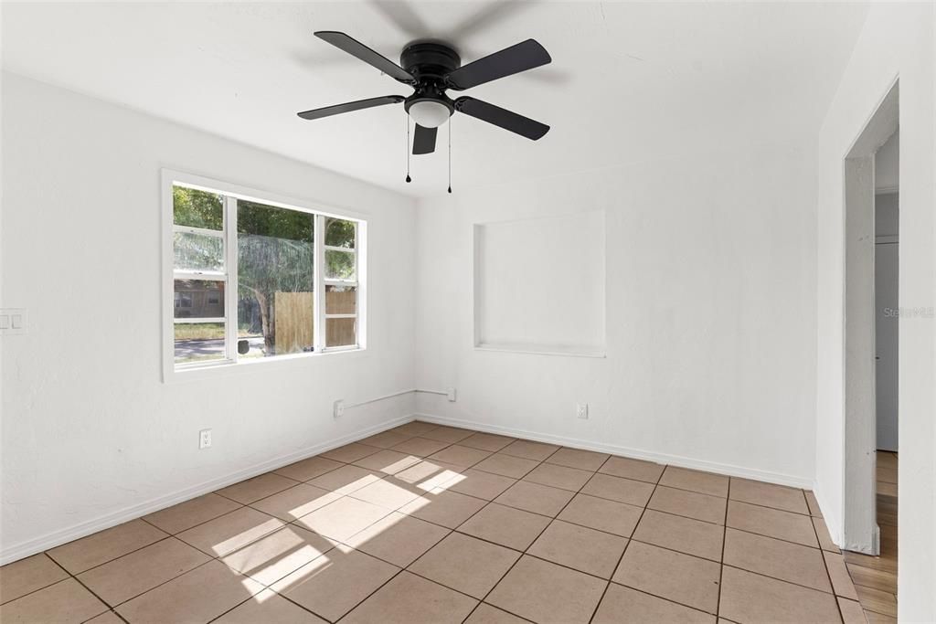 For Sale: $349,200 (3 beds, 2 baths, 988 Square Feet)
