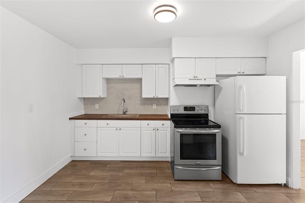 For Sale: $349,200 (3 beds, 2 baths, 988 Square Feet)