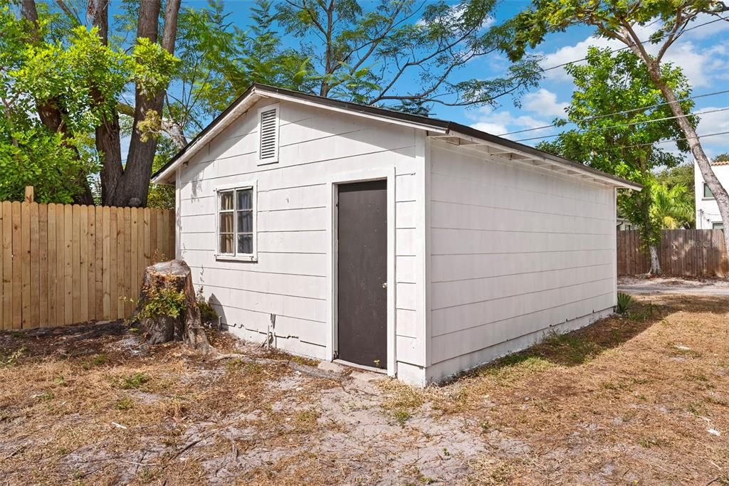 For Sale: $349,200 (3 beds, 2 baths, 988 Square Feet)