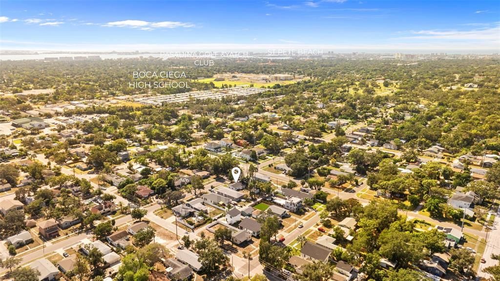 For Sale: $349,200 (3 beds, 2 baths, 988 Square Feet)