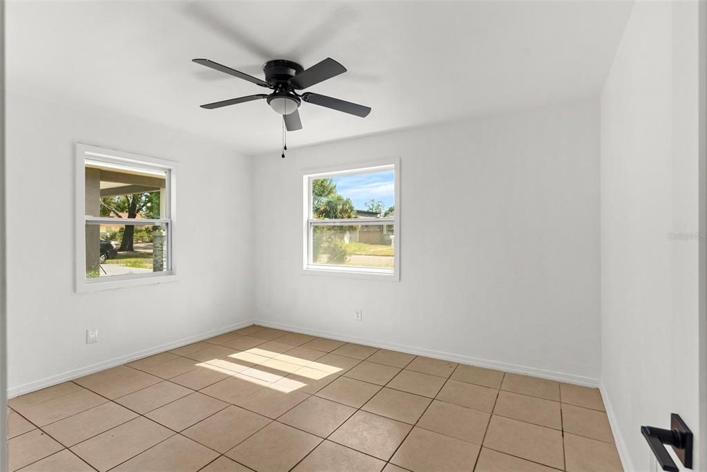 For Sale: $349,200 (3 beds, 2 baths, 988 Square Feet)