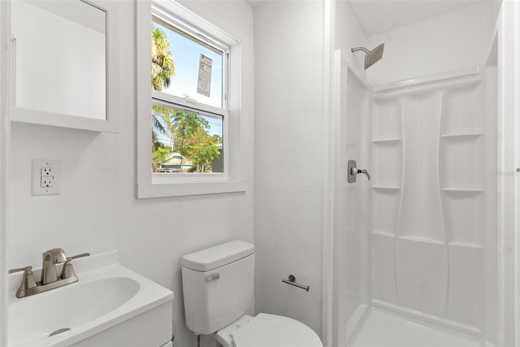 For Sale: $349,200 (3 beds, 2 baths, 988 Square Feet)