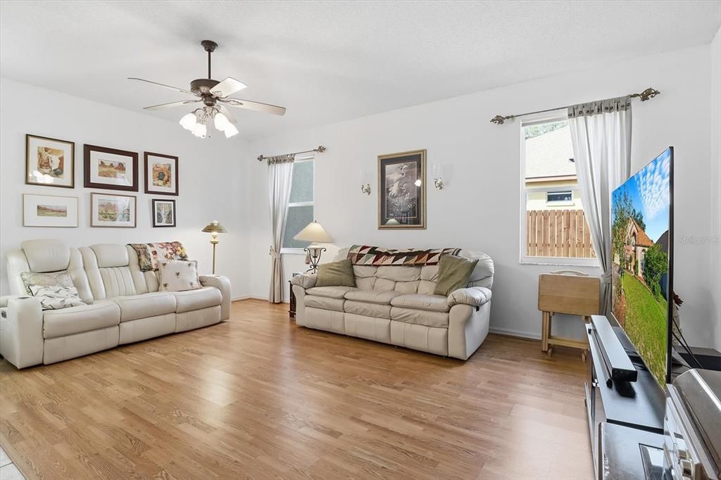 На продажу: $380,000 (4 спален, 2 ванн, 2604 Квадратных фут)