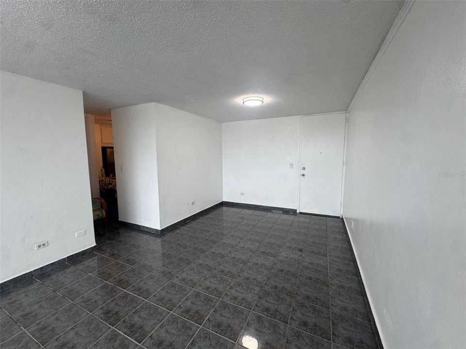 На продажу: $179,000 (2 спален, 1 ванн, 866 Квадратных фут)