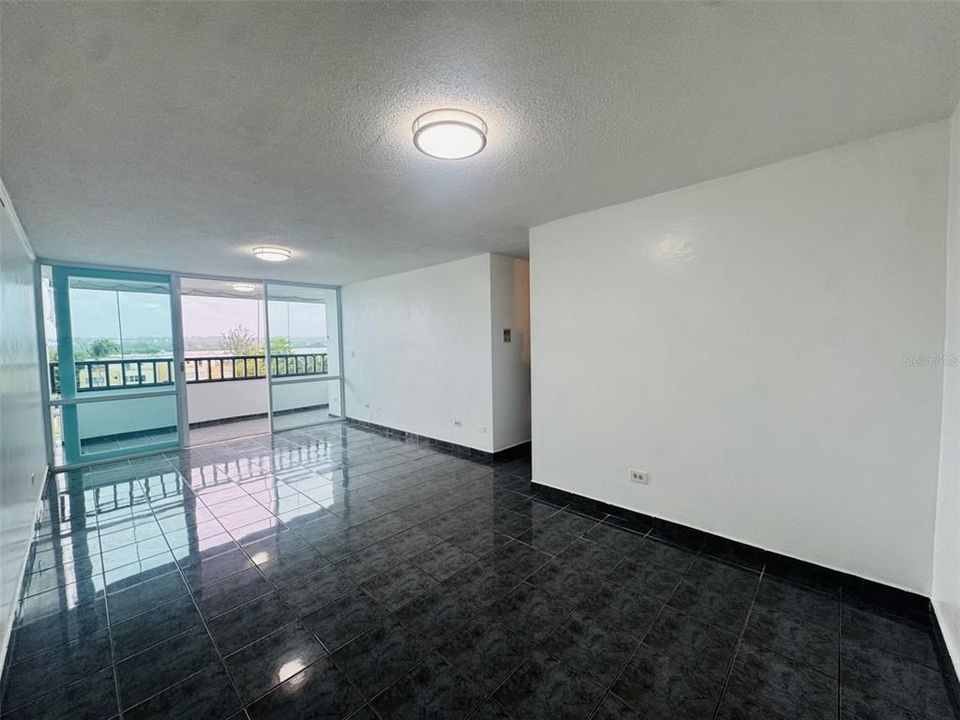 На продажу: $179,000 (2 спален, 1 ванн, 866 Квадратных фут)