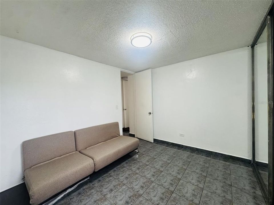 На продажу: $179,000 (2 спален, 1 ванн, 866 Квадратных фут)