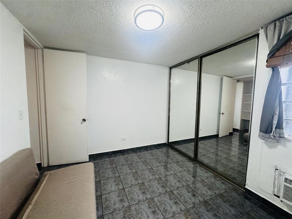 На продажу: $179,000 (2 спален, 1 ванн, 866 Квадратных фут)