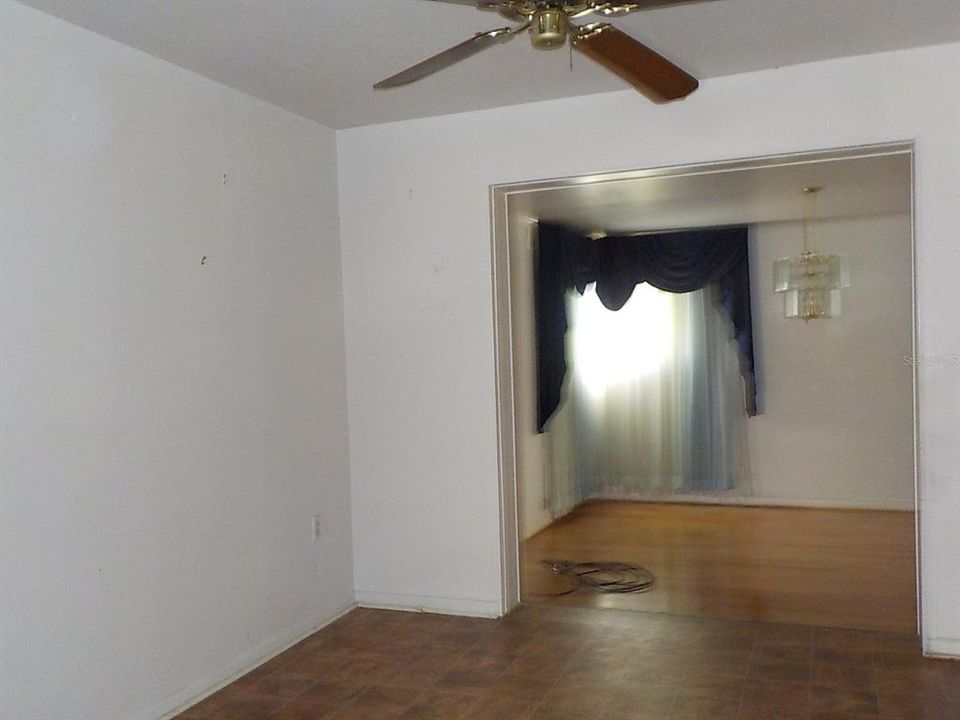 На продажу: $209,000 (4 спален, 2 ванн, 2283 Квадратных фут)