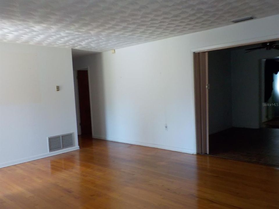 На продажу: $209,000 (4 спален, 2 ванн, 2283 Квадратных фут)