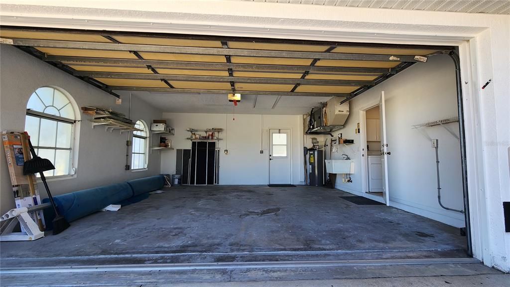 合同活跃: $2,500 (3 贝兹, 2 浴室, 1691 平方英尺)