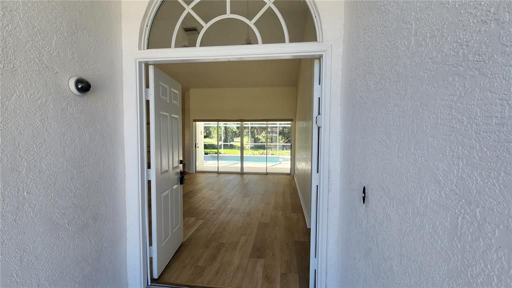 合同活跃: $2,500 (3 贝兹, 2 浴室, 1691 平方英尺)