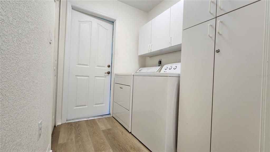 合同活跃: $2,500 (3 贝兹, 2 浴室, 1691 平方英尺)