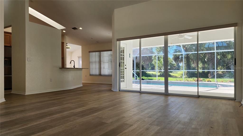 合同活跃: $2,500 (3 贝兹, 2 浴室, 1691 平方英尺)