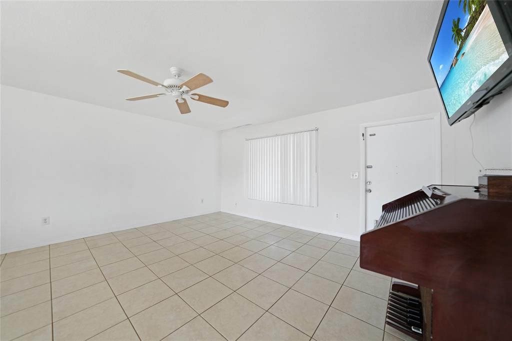 Active With Contract: $230,000 (3 beds, 2 baths, 1320 Square Feet)