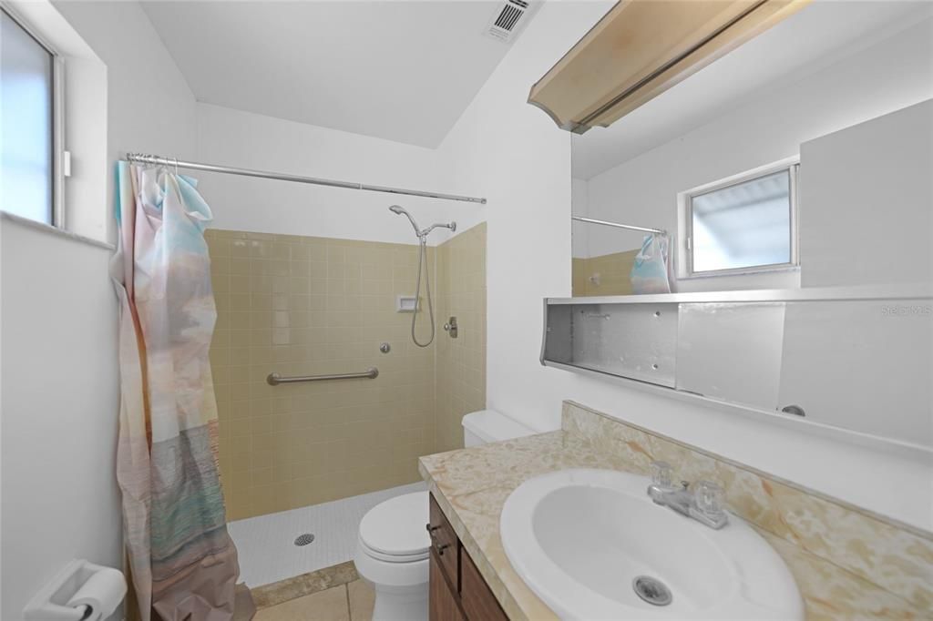 Active With Contract: $230,000 (3 beds, 2 baths, 1320 Square Feet)