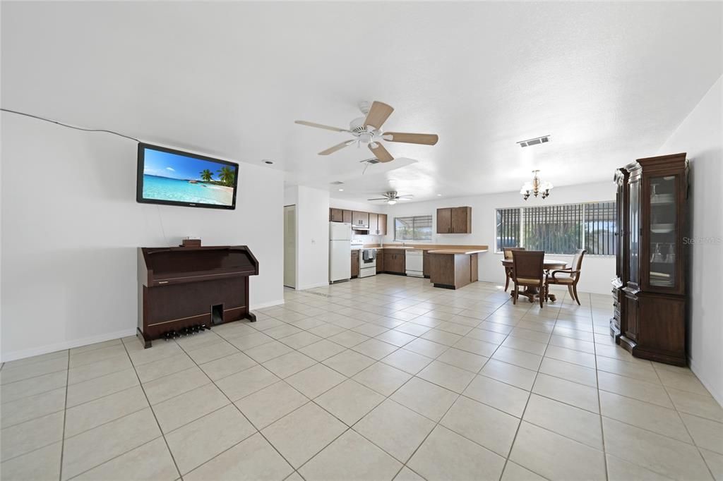 Active With Contract: $230,000 (3 beds, 2 baths, 1320 Square Feet)