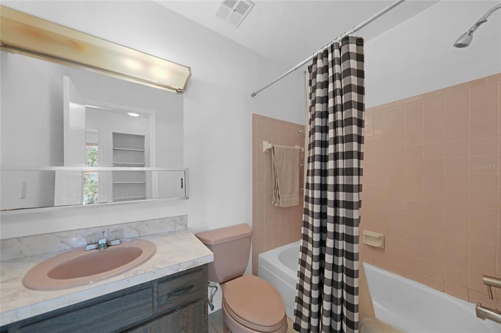 Active With Contract: $230,000 (3 beds, 2 baths, 1320 Square Feet)