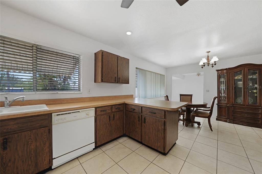 Active With Contract: $230,000 (3 beds, 2 baths, 1320 Square Feet)