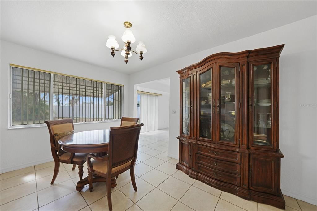 Active With Contract: $230,000 (3 beds, 2 baths, 1320 Square Feet)