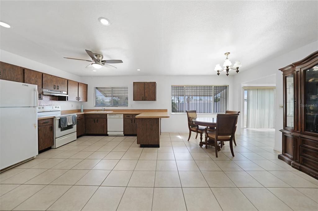 Active With Contract: $230,000 (3 beds, 2 baths, 1320 Square Feet)