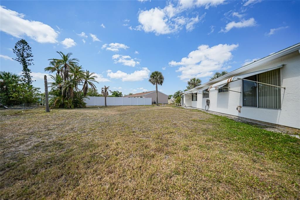 Active With Contract: $230,000 (3 beds, 2 baths, 1320 Square Feet)