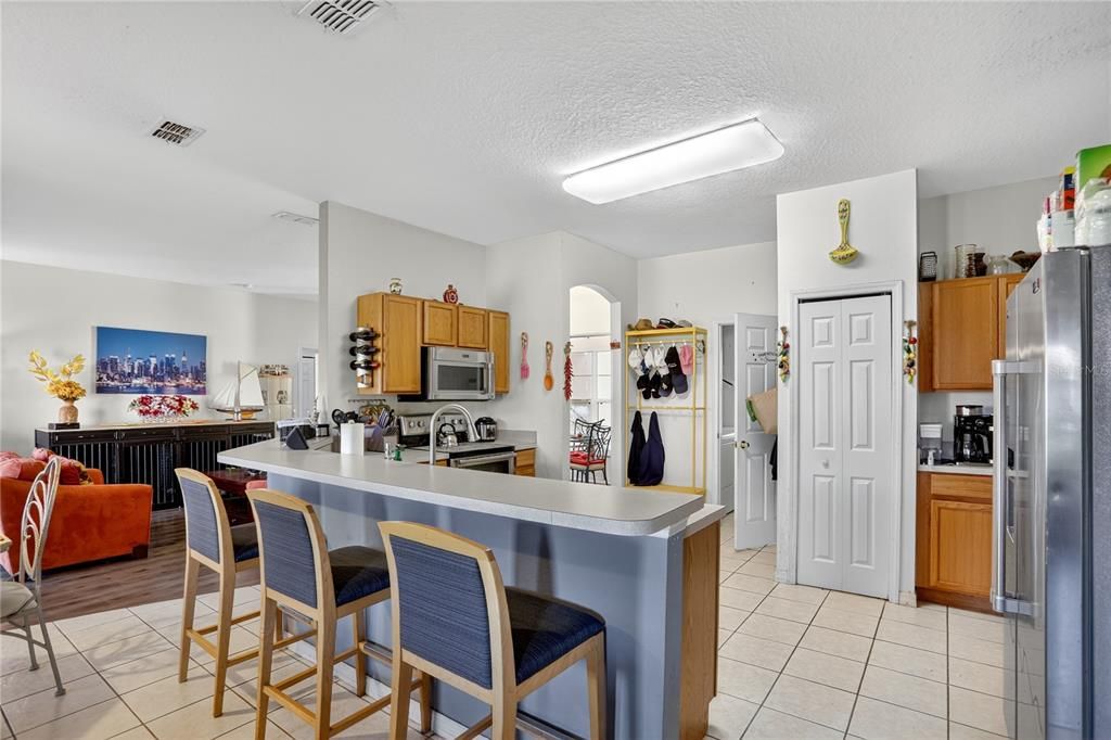 Active With Contract: $325,000 (3 beds, 2 baths, 1687 Square Feet)