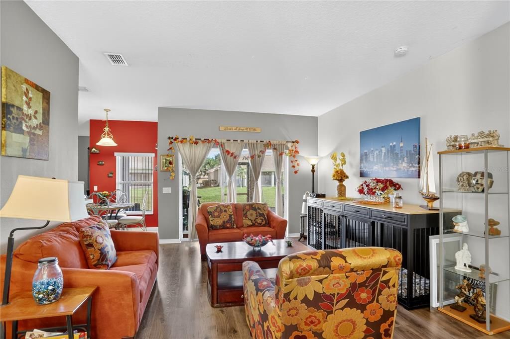 Active With Contract: $325,000 (3 beds, 2 baths, 1687 Square Feet)