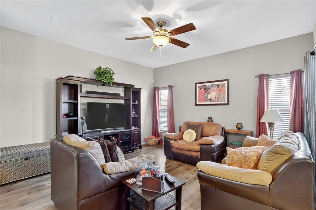 Active With Contract: $325,000 (3 beds, 2 baths, 1687 Square Feet)