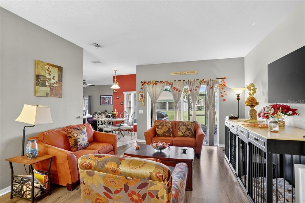 Active With Contract: $325,000 (3 beds, 2 baths, 1687 Square Feet)