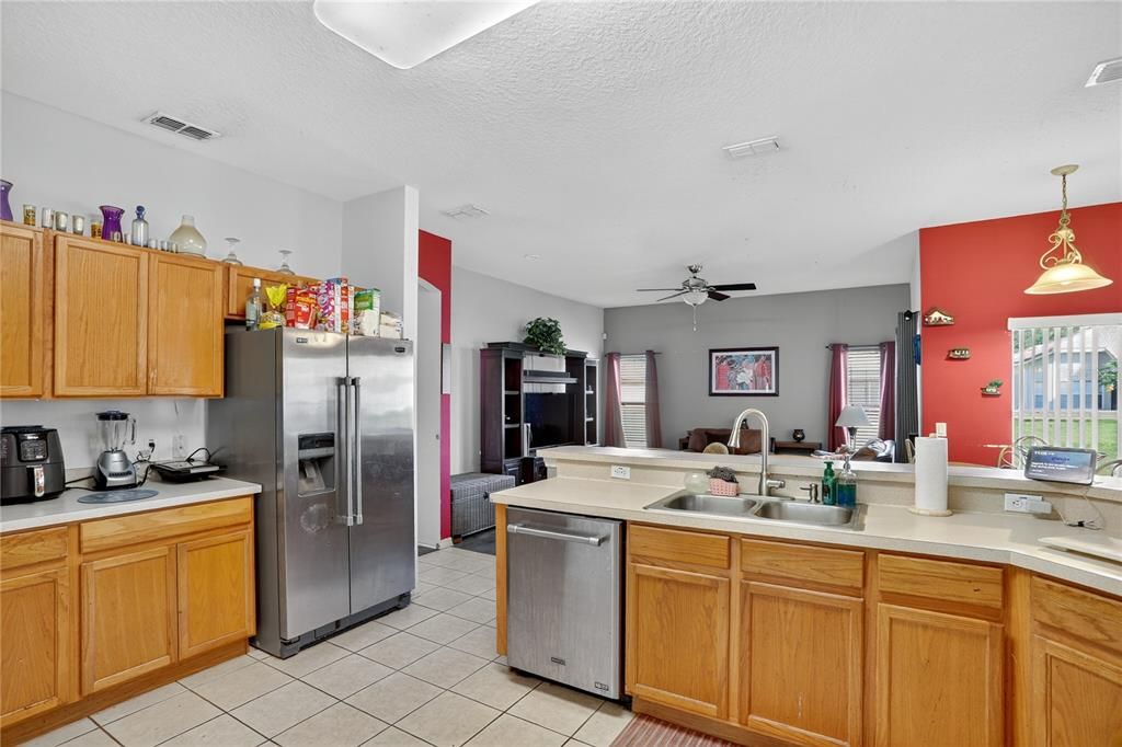 Active With Contract: $325,000 (3 beds, 2 baths, 1687 Square Feet)