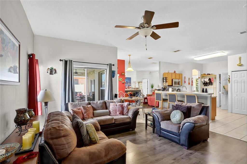 Active With Contract: $325,000 (3 beds, 2 baths, 1687 Square Feet)