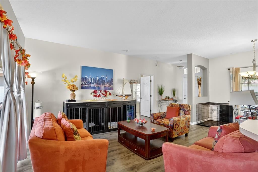 Active With Contract: $325,000 (3 beds, 2 baths, 1687 Square Feet)